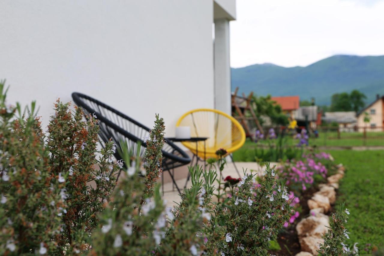 Flora Studio Apartments Korenica Exterior foto